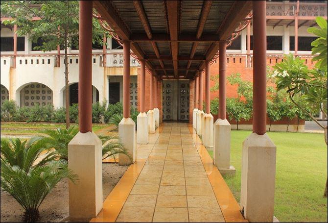 Priyadarshini Institute of Architecture and Design Studies Nagpur Academic Building photo 1